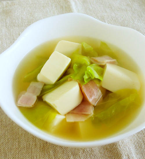 キャベツと豆腐のおなかに優しいスープ