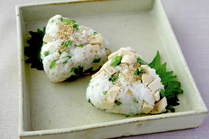 豆腐バーと青じそのおにぎり