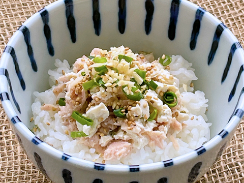 豆腐バーのさわやかツナ丼